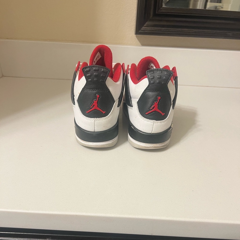 Authentic Jordan Retro 4. Size GS 7. - Picture 4 of 7